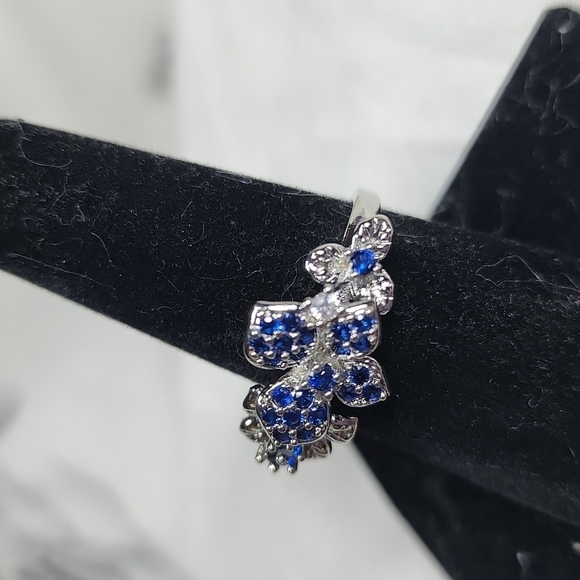 🎄NWOT STERLING SILVER FLORAL RING🎄 - Picture 3 of 6